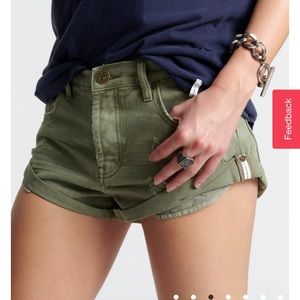 Shorty Shorts in army green